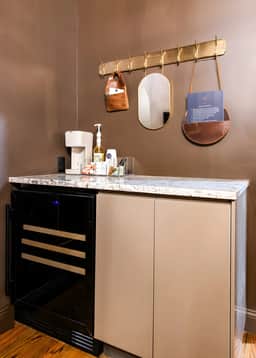 Hollyhock Suite 512: 1 bed/1 bath