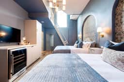 Hollyhock Suite 506: 1 bed + 1 loft bed/1 bath