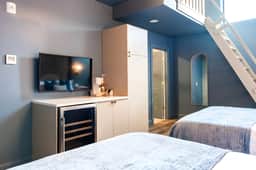 Hollyhock Suite 506: 1 bed + 1 loft bed/1 bath