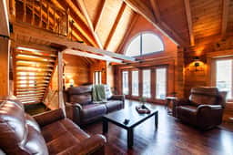 Enchanting Lakeside Cabin in 50 Acres of Gardens!