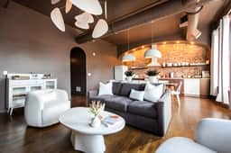 The Churchill Suite  8 Beds/4 baths