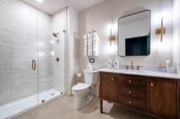 Hollyhock Suite 504: 1 bed/1 bath