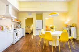 Hollyhock Suite 513: 5 beds/2 bath