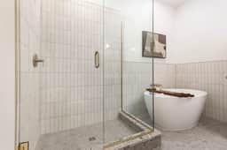 Skyline Bourbon Loft. 5 Bed, 2 Bath Suite.