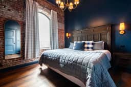 Hollyhock Suite 401: 4 bed/2 bath with soaking tub
