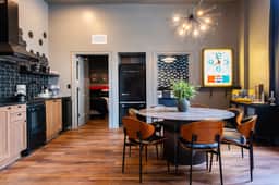 Hollyhock Suite 413: 5 beds/2 bath