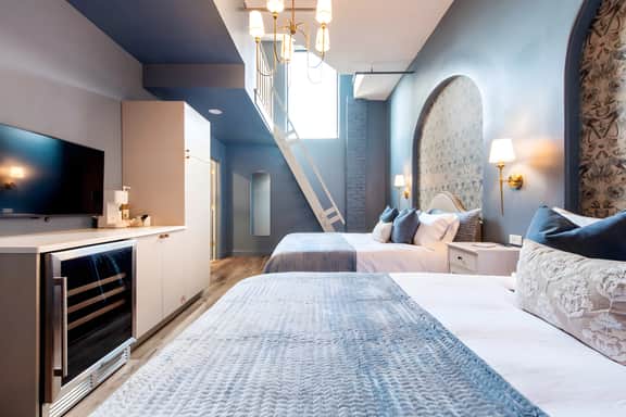 Hollyhock Suite 506: 1 bed + 1 loft bed/1 bath