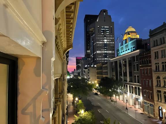 City Loft Escape with River Views! By Hollyhock
