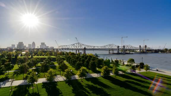Luxury City Escape. Peaceful Retreat by Hollyhock