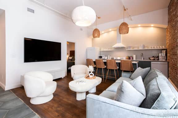 Hollyhock Suite 507: 3 bed /2 bath
