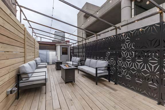 Penthouse Grand Executive Suite. 6 Bed, 3 Bath with Rooftop Private Deck!