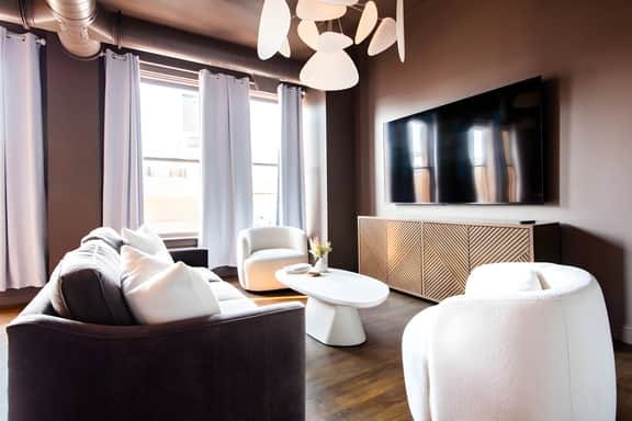 Hollyhock Suite 501: 4 bed/2 bath with soaking tub