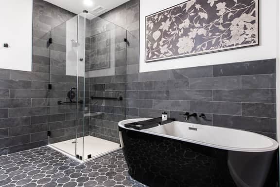 Hollyhock Suite 502: 4 bed/2 bath with soaking tub