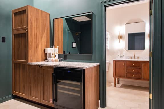 Hollyhock Suite 504: 1 bed/1 bath
