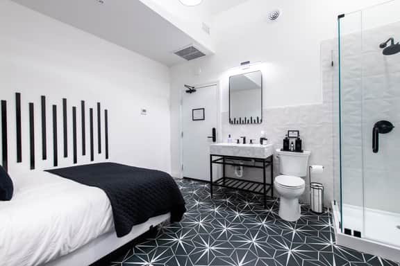 Hollyhock Suite 509: 1 bed/1 bath