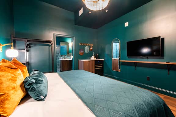 Hollyhock Suite 511: 1 bed/1 bath