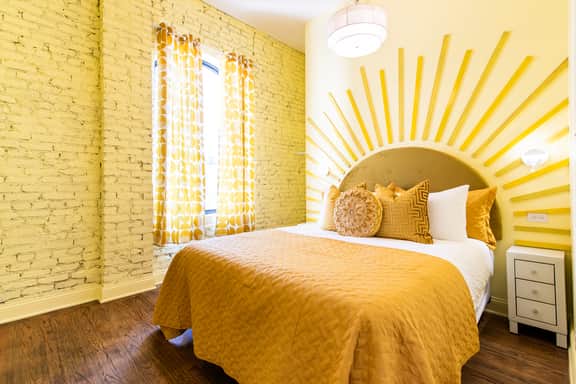 Hollyhock Suite 513: 5 beds/2 bath