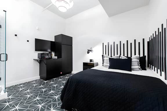 Hollyhock Suite 409: 1 bed/1 bath