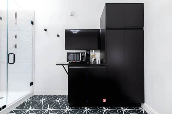 Hollyhock Suite 409: 1 bed/1 bath