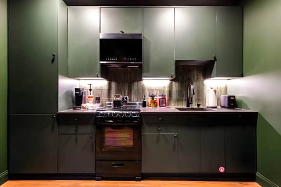 Hollyhock Suite 405: 2 beds/1 bath