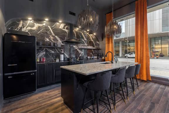 Historic District Hideaway. 4bed