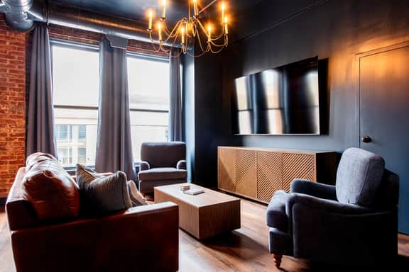 Hollyhock Suite 401: 4 bed/2 bath with soaking tub