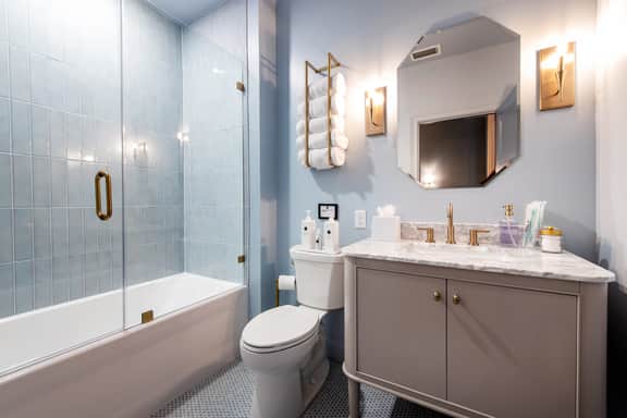 Hollyhock Suite 406: 1 bed/1 bath