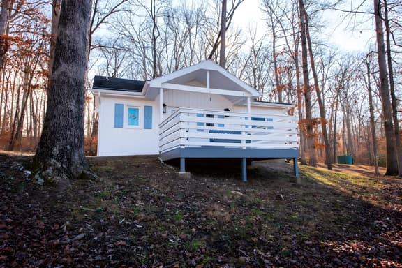 Lakeside Cottage Getaway on 50 Acres of Gardens!