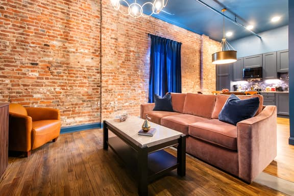 Hollyhock Suite 510: 2 beds/1 bath