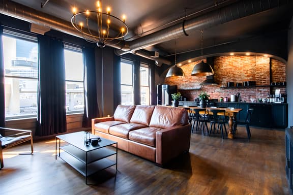The Churchill Suite  8 Beds/4 baths