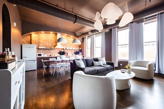 Hollyhock Suite 501: 4 bed/2 bath with soaking tub